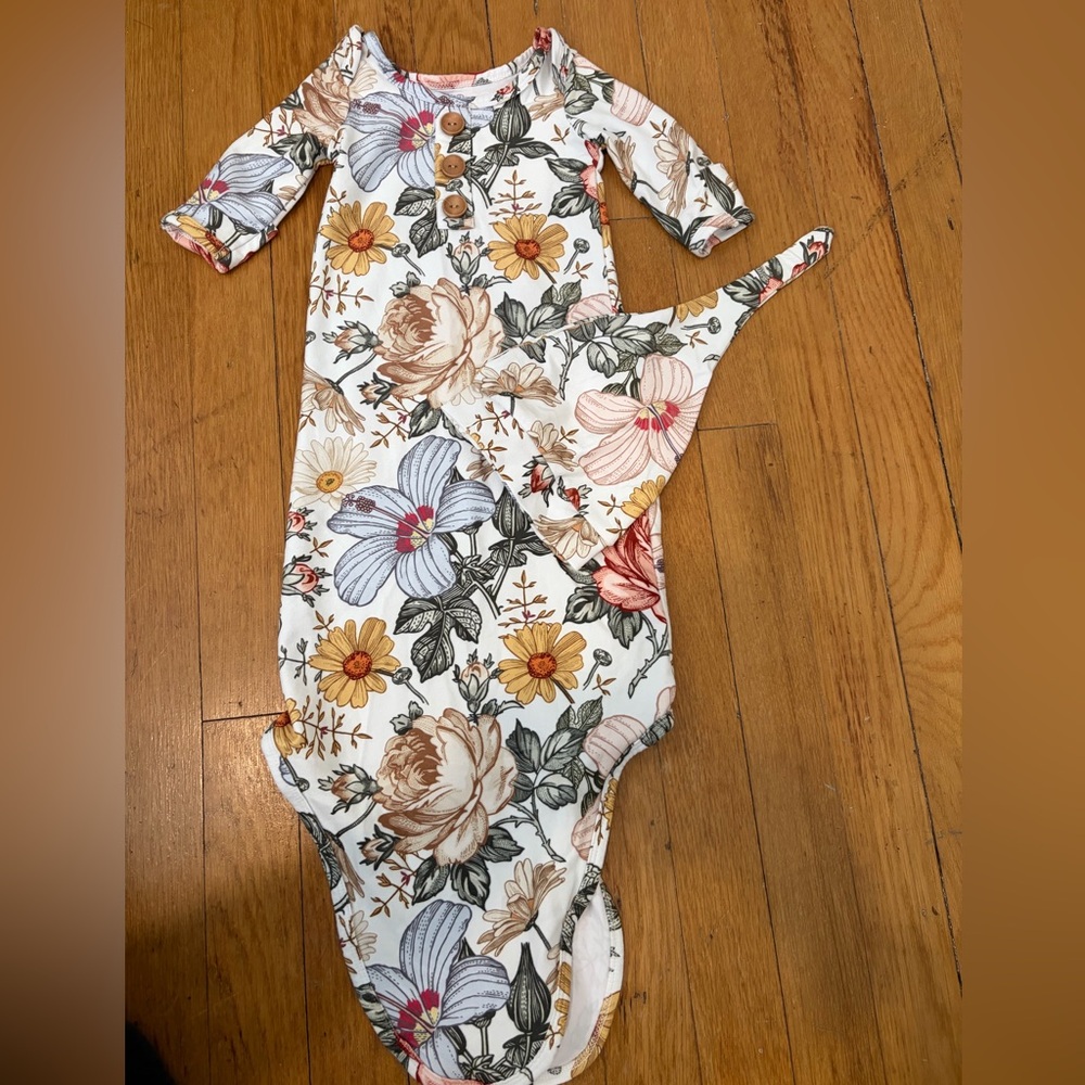 Caden Lane Knotted Gown/Hat
